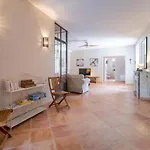 Hébergement de vacances Cozy In With Heated Swimming Pool *